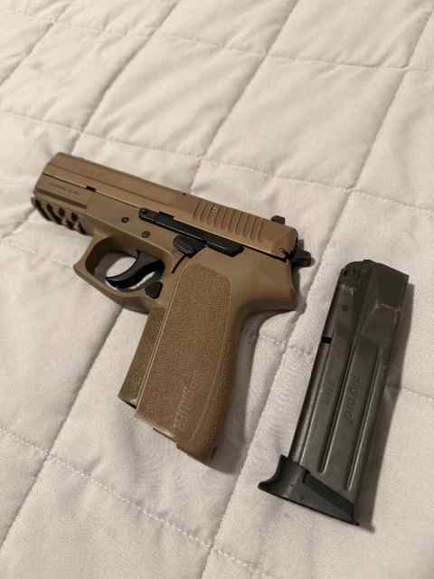 Sig Sp2022 FDE 9mm 