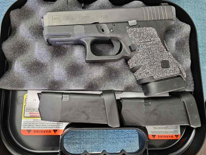 Glock 30S w/ 3 mags and Trijicon NS