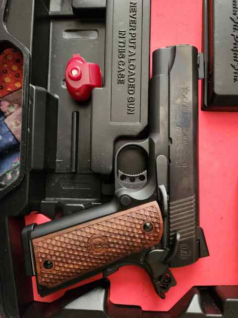 American classic 1911 commander