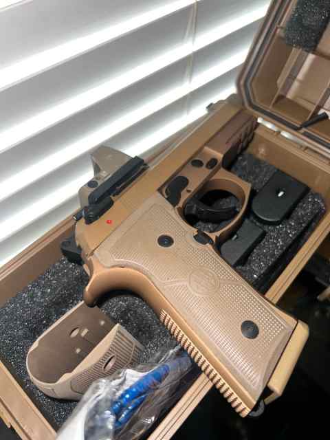 Beretta M9 A4 new red dot trijcon