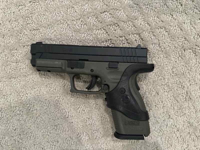 Forest Green Springfield XD9 with mags w/ laser