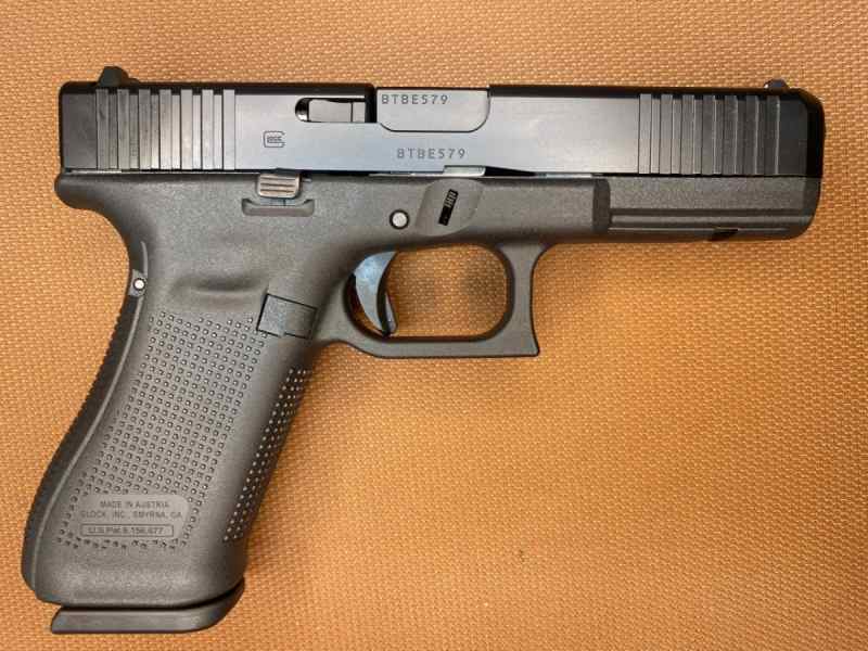 NEW IN BOX-Glock G17 Gen5 - 9mm - 4.49&quot;(PA175S203)