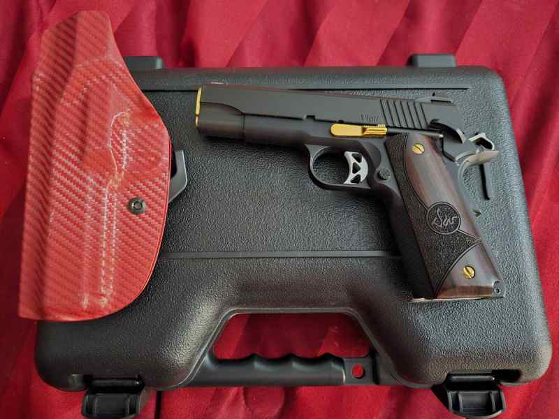 Dan Wesson Vigil Commander .45acp