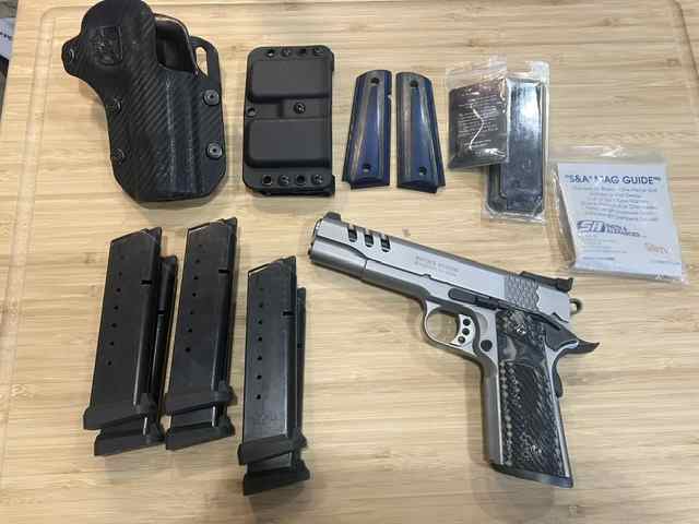 Smith and Wesson 1911PC with Extras