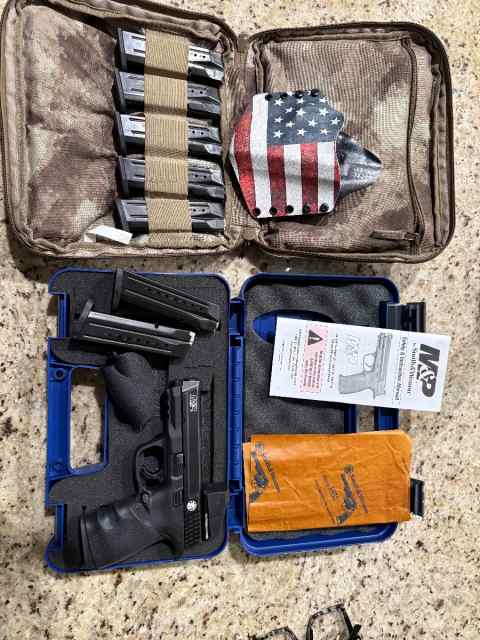 Smith and Wesson M&amp;P9