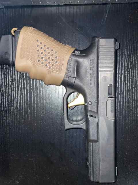 Glock 22 looking to trade for a Glock 17 or 19 