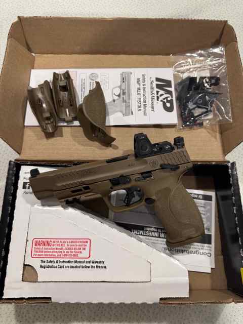 Smith &amp; Wesson M&amp;P 2.0 with Trijicon RMR