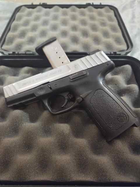 SMITH &amp; WESSON  SD40VE (40 S&amp;W)