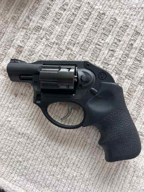 Ruger LCR 9mm perfect woman’s carry!