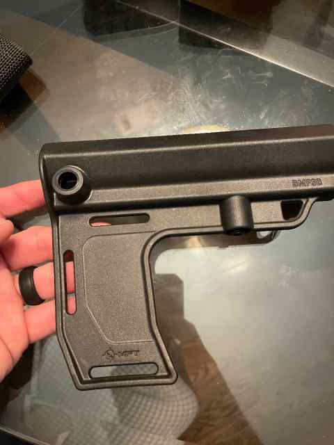 Pistol blade brace 