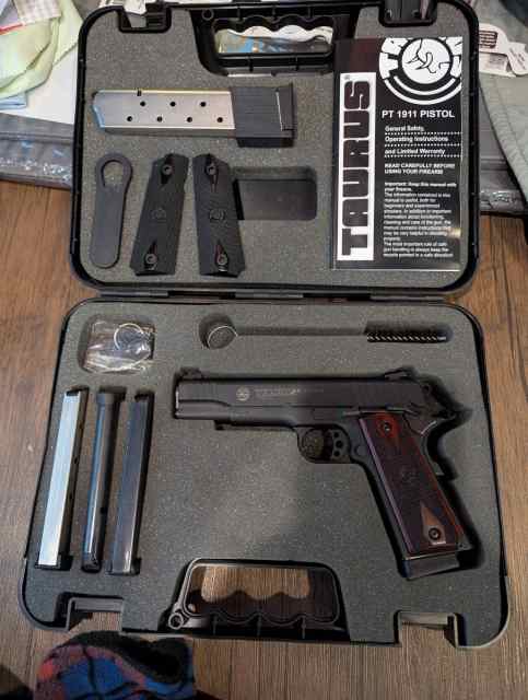 Taurus PT 1911 .45 w/original case and mags!