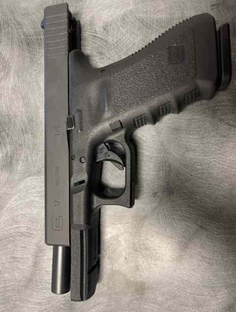 GLOCK 17 GEN 3 9MM WITH 2 MAGS