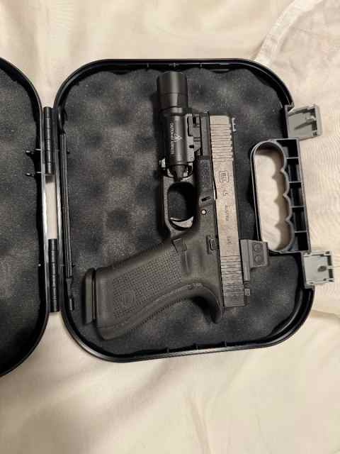 Glock 45 milled w Holosun EPS. like new. wtt/obo