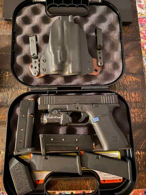 Glock 48 MOS with extras