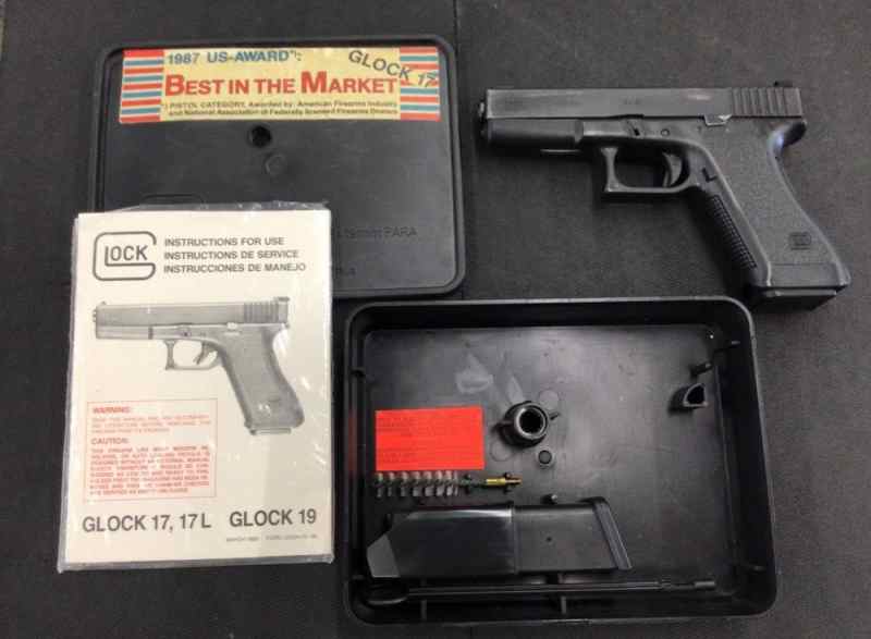 Glock 17 Gen 2 9mm W original tupperware box