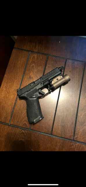 Springfield Echelon with Threaded Barrel &amp; 5 mags