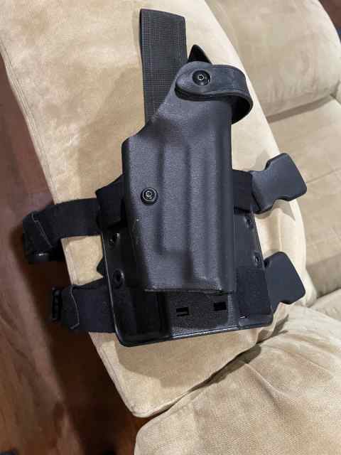 Safariland Beretta 92FS drop leg holster
