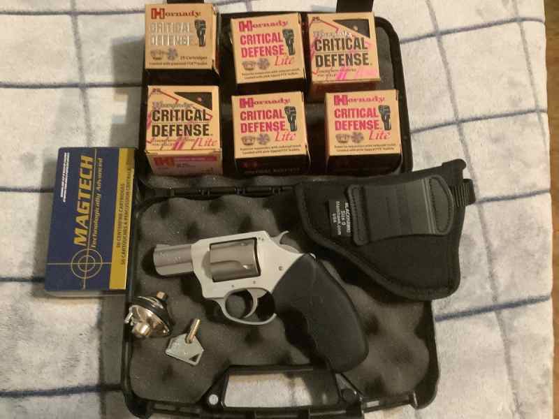 Charter Arms .38 SPL Southpaw &amp; Ammo