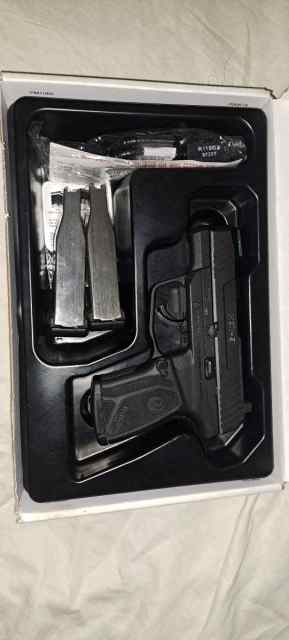 Micro 9 Ruger MAX9 w/3 magazines 