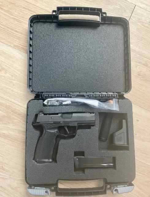 Sig Sauer P365 X-Macro Comp w/ Icarus Precision Gr