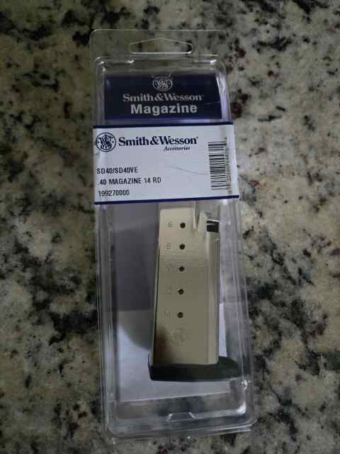 SD40 / SD40VE .40S&amp;W magazine