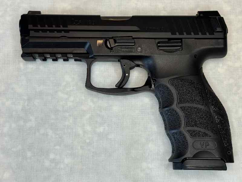 HK VP9 w/ Night Sights 3 Mags