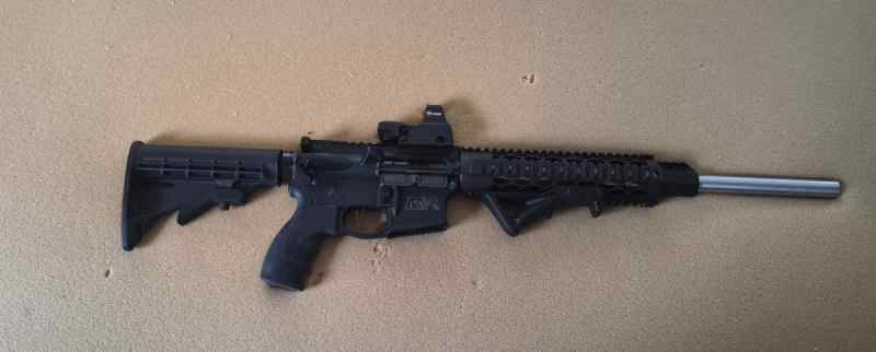 Smith&amp;Wesson M&amp;P 15 - AR Rifle -18" barrel