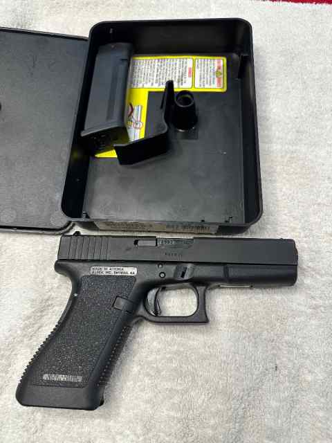 Glock 20 Gen 2 with original Tupperware 